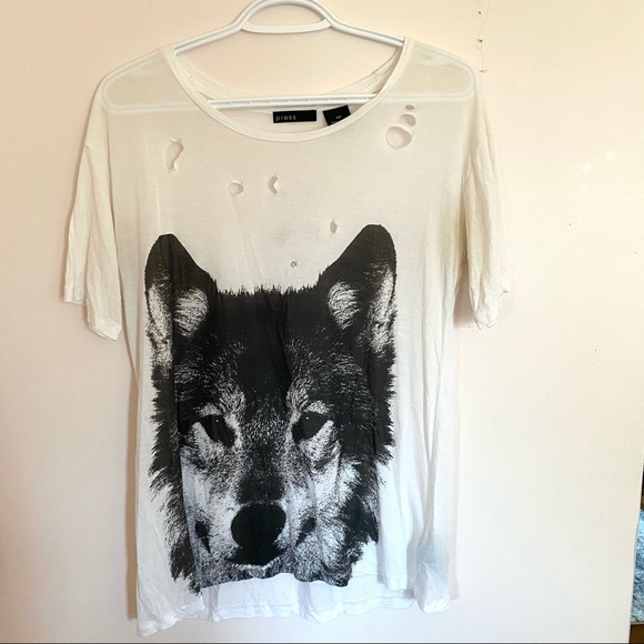 White T-Shirt with Wolf Art and Distressing S - Picture 6 of 8